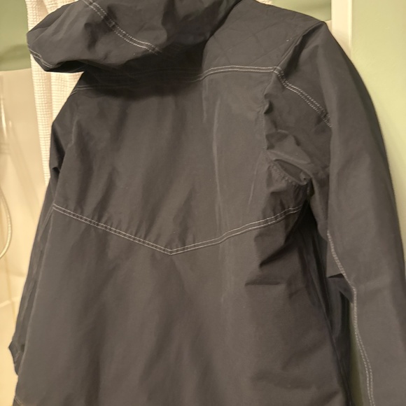 Brand New Women’s Large Water Resistant Coat - Picture 5 of 5